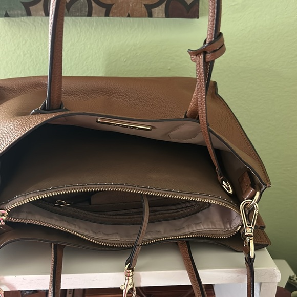 Michael Kors 2-in-1 Tote Bag/Purse - Picture 4 of 9